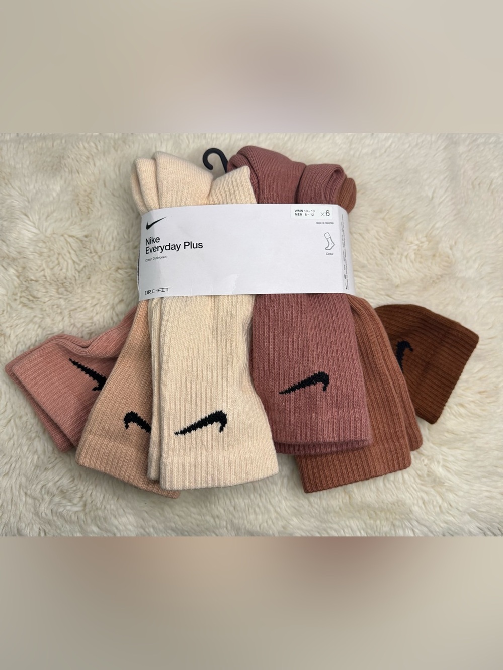 New 🆕 Nike Everyday Plus Crew Socks